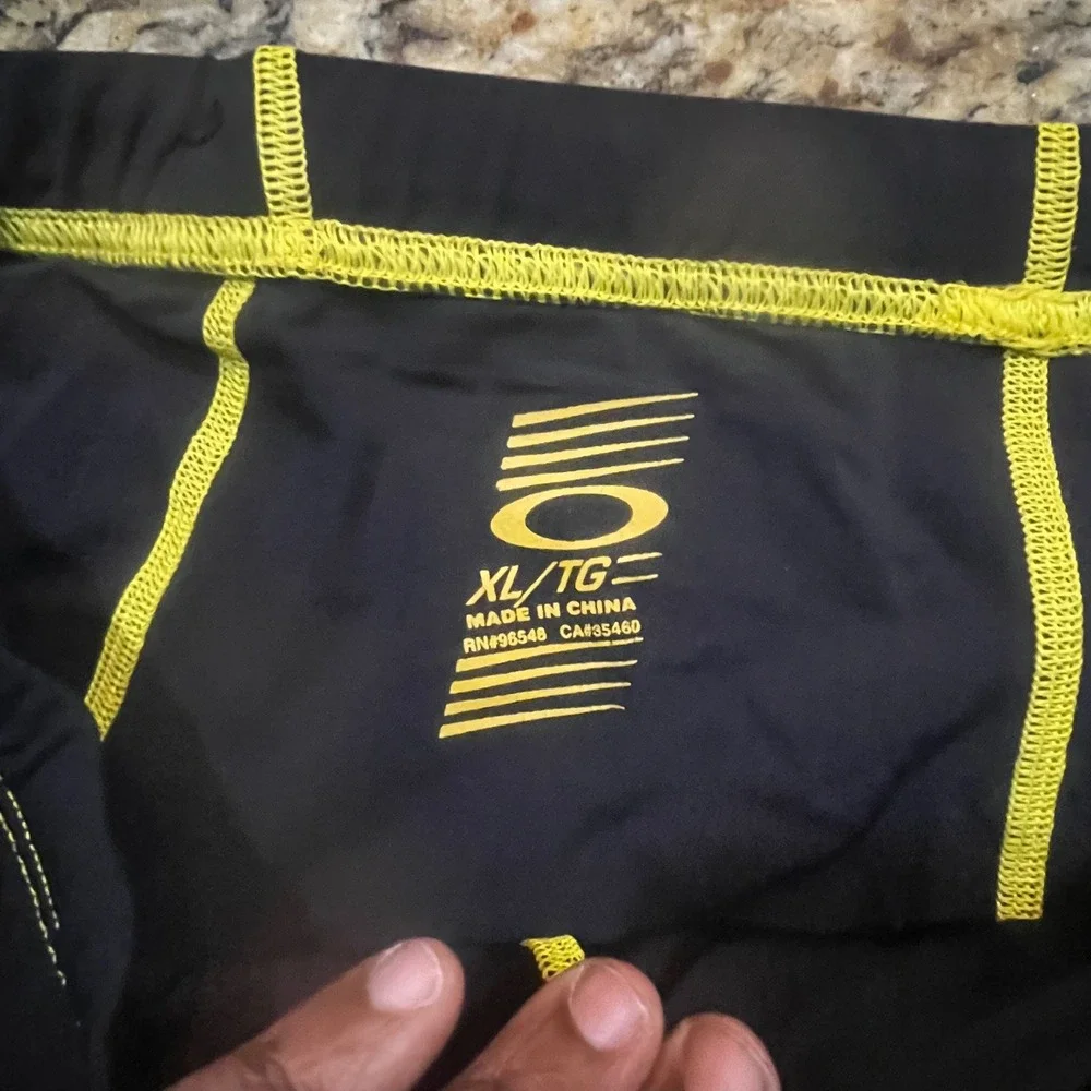 Oakley‎ Blade Board Shorts Mens XL Yellow Black O Stretch Ripstop Surf Trunks XL